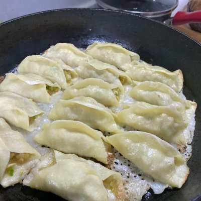 锅贴的做法(家常版锅贴这样做好看好吃又解馋)