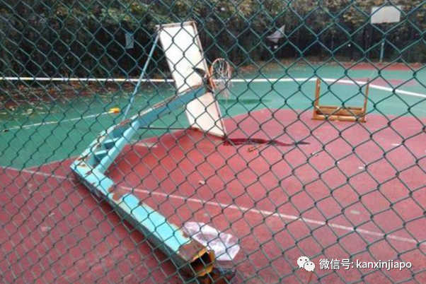 夺命篮球架！新加坡17岁少年灌篮被砸死，事前曾有人松开篮框