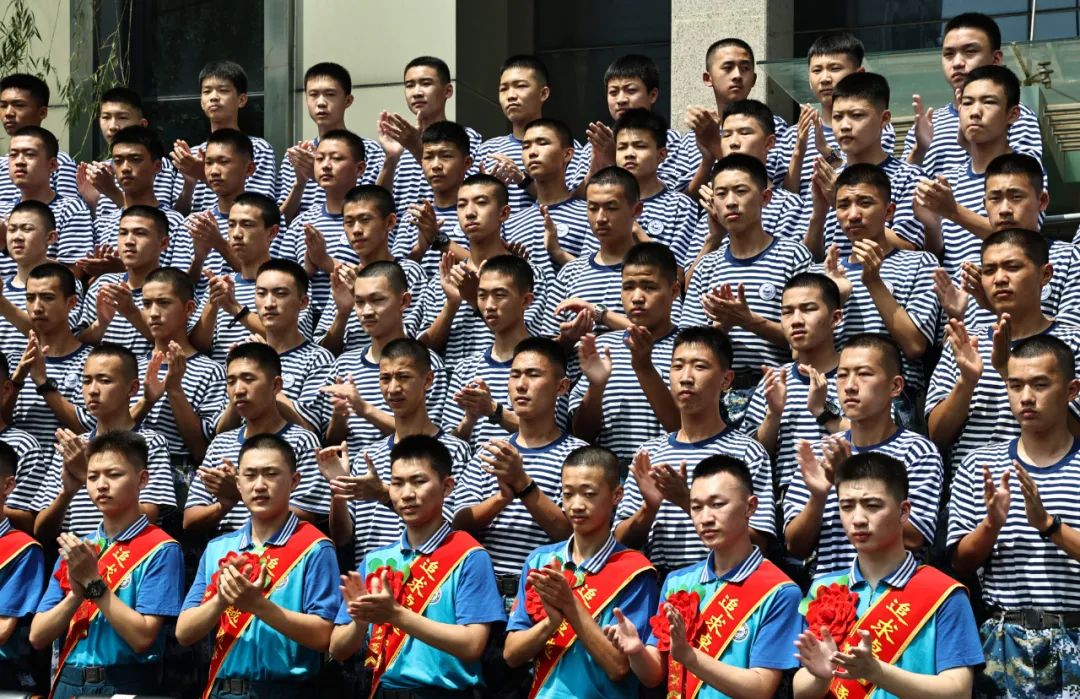 走！当海军飞行员去！