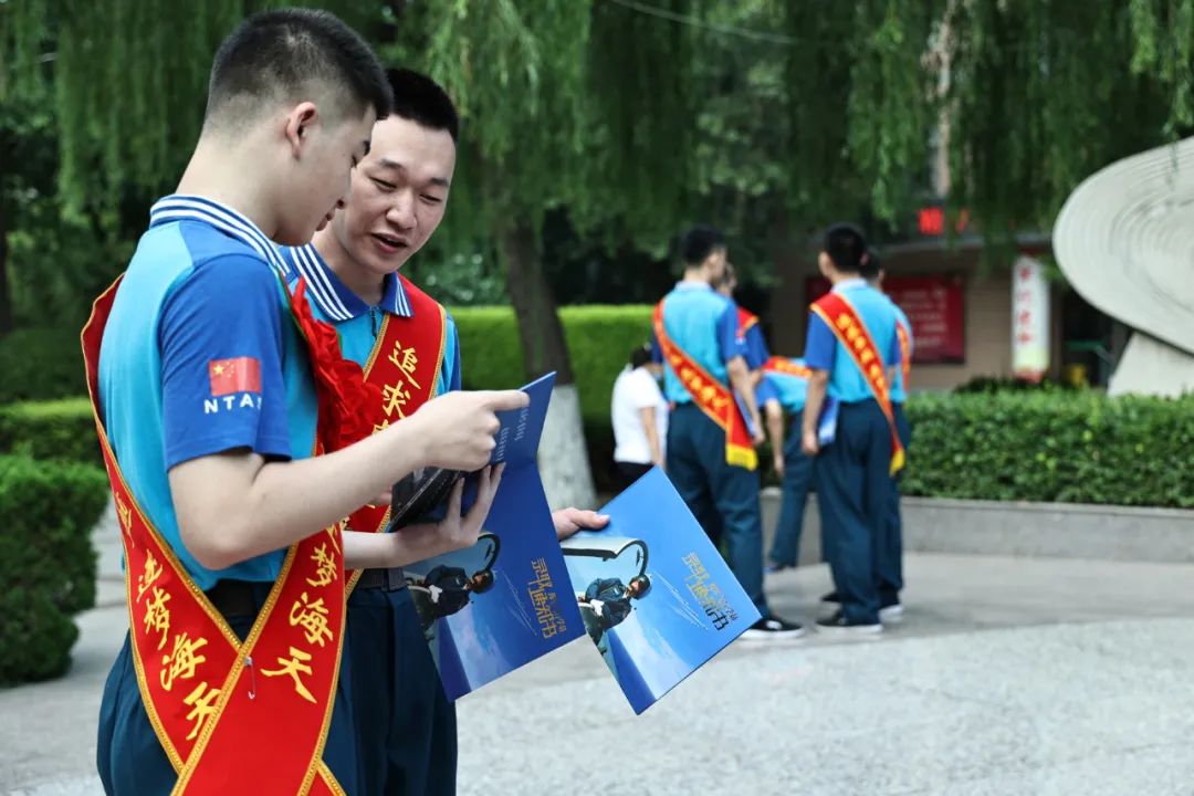 海軍青少年航空學校(走) - 鬱金香