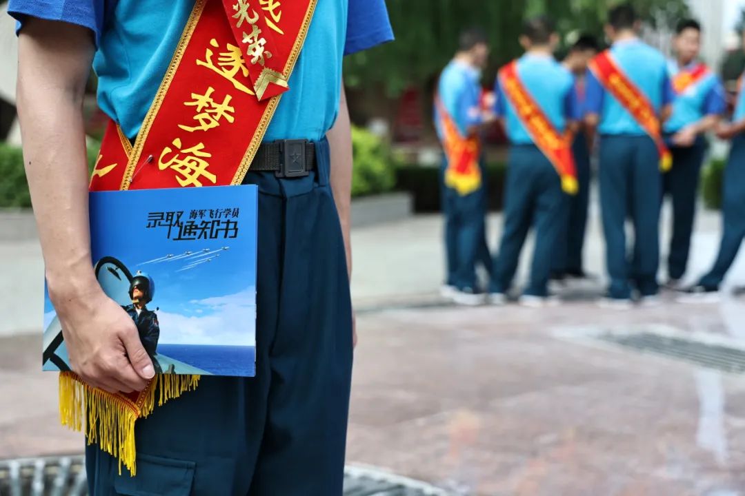 走！当海军飞行员去！