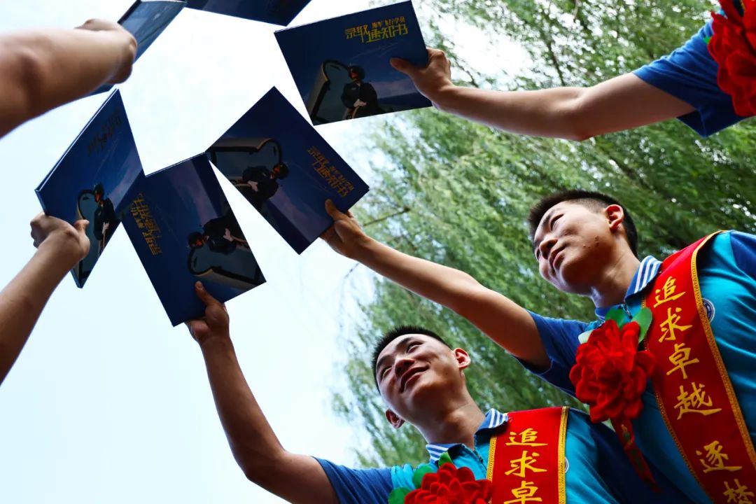 走！当海军飞行员去！