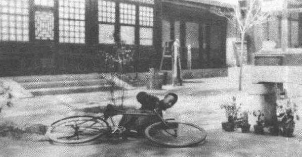 看个明白 </p><p>　　 谁发明了自行车