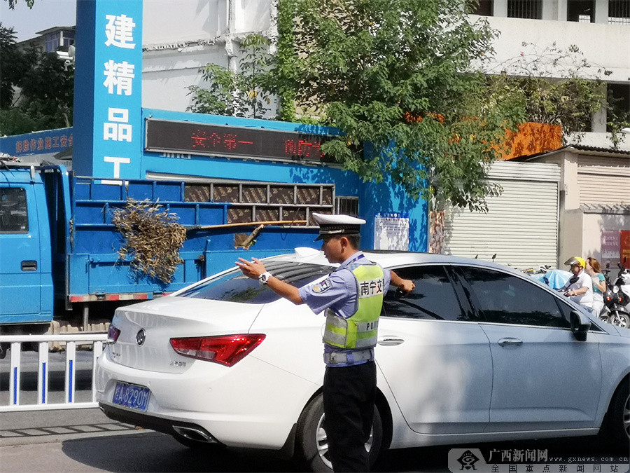 高清图集：辛苦啦！致敬这些高温“烤”验下的劳动者