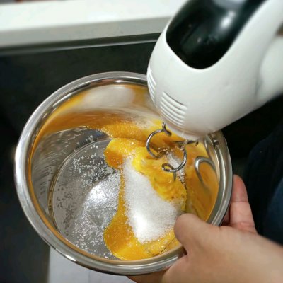 巧克力冰淇淋制作方法（超简单的自制巧克力冰淇淋教程）