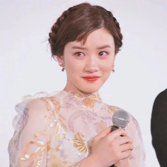 女明星扎推剪短发，有的翻车有的好看，重点都在这里啦