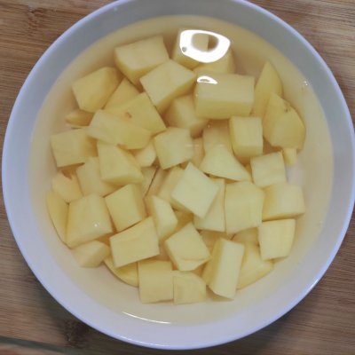 雞腿燉土豆的家常做法,雞腿燉土豆的家常做法步驟