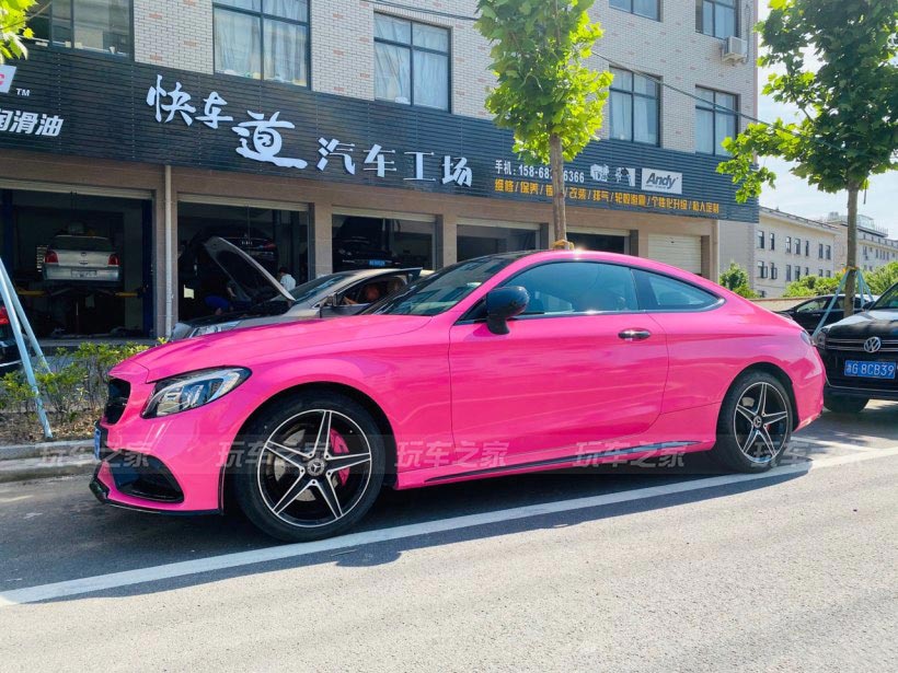 把女朋友的奔驰C Coupe拿来玩改装 给她一次让别人羡慕的机会