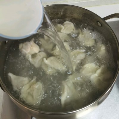 有了这道芹菜肉馅饺子，不爱吃饭的孩子都胃口大开