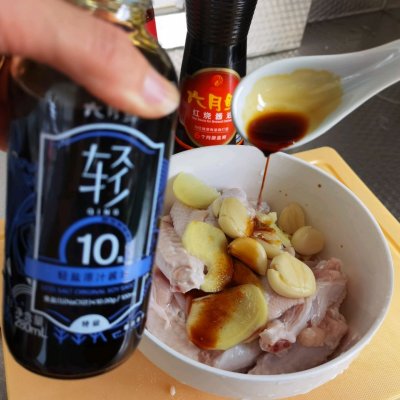 蒜香鸡翅怎么做（5分钟速成鲜嫩多汁的蒜香鸡翅）