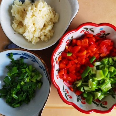 蒜香鸡翅怎么做（5分钟速成鲜嫩多汁的蒜香鸡翅）