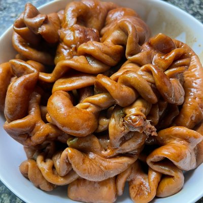 干煸肥肠的做法（6步做出外酥里嫩的干煸肥肠）