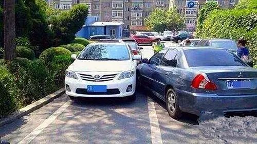 停车为什么要车头朝外？不是开玩笑，关键时刻能救命