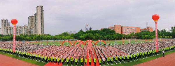 汇东杯篮球比赛哪里直播(开学啦！多图直击！四川各地各校开学现场……)