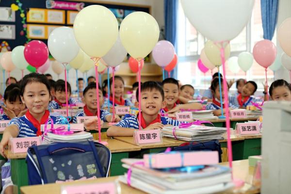 汇东杯篮球比赛哪里直播(开学啦！多图直击！四川各地各校开学现场……)