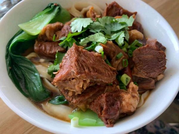 红烧牛肉怎么做好吃又嫩（老少皆爱的红绕牛肉做法）