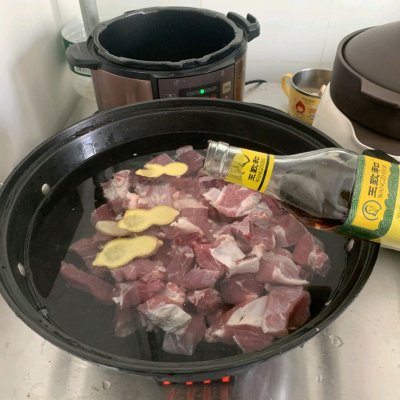 红烧牛肉怎么做好吃又嫩（老少皆爱的红绕牛肉做法）