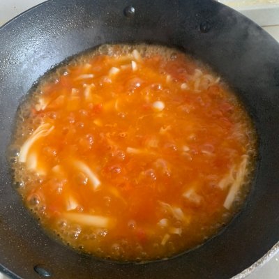 蘑菇鸡蛋汤怎么做（家喻户晓的西红柿菌菇蛋汤制作教程）