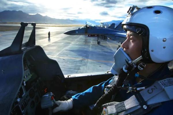 飞行员招生条件 2022空军招飞简章