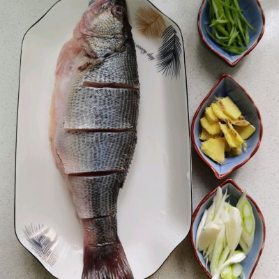 清蒸海鱸魚做法,清蒸海鱸魚做法和步驟家常做法