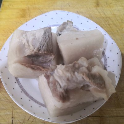 酸菜燉白肉,酸菜燉白肉的做法