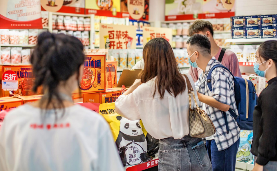 休闲零食行业上演线下争夺战，百草味线下加盟店两月落地13城