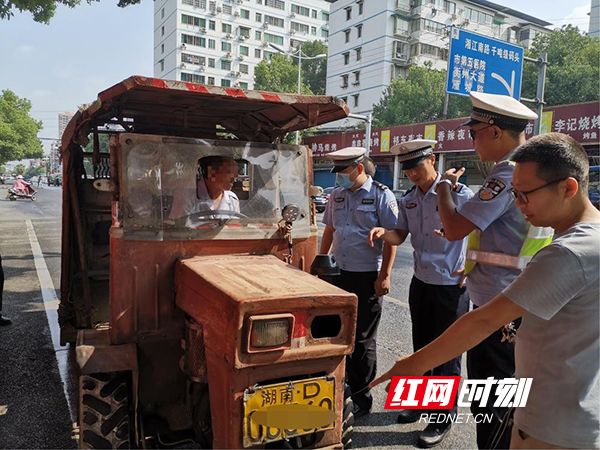 別僥幸！雁峰區(qū)嚴(yán)查農(nóng)用車、拖拉機(jī)交通違法行為