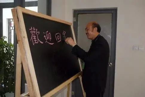 秃头企业家如何靠卖梳子年赚上亿？