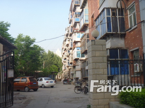 长安荷兰小镇 VS 杂技团宿舍，哪个更宜居？