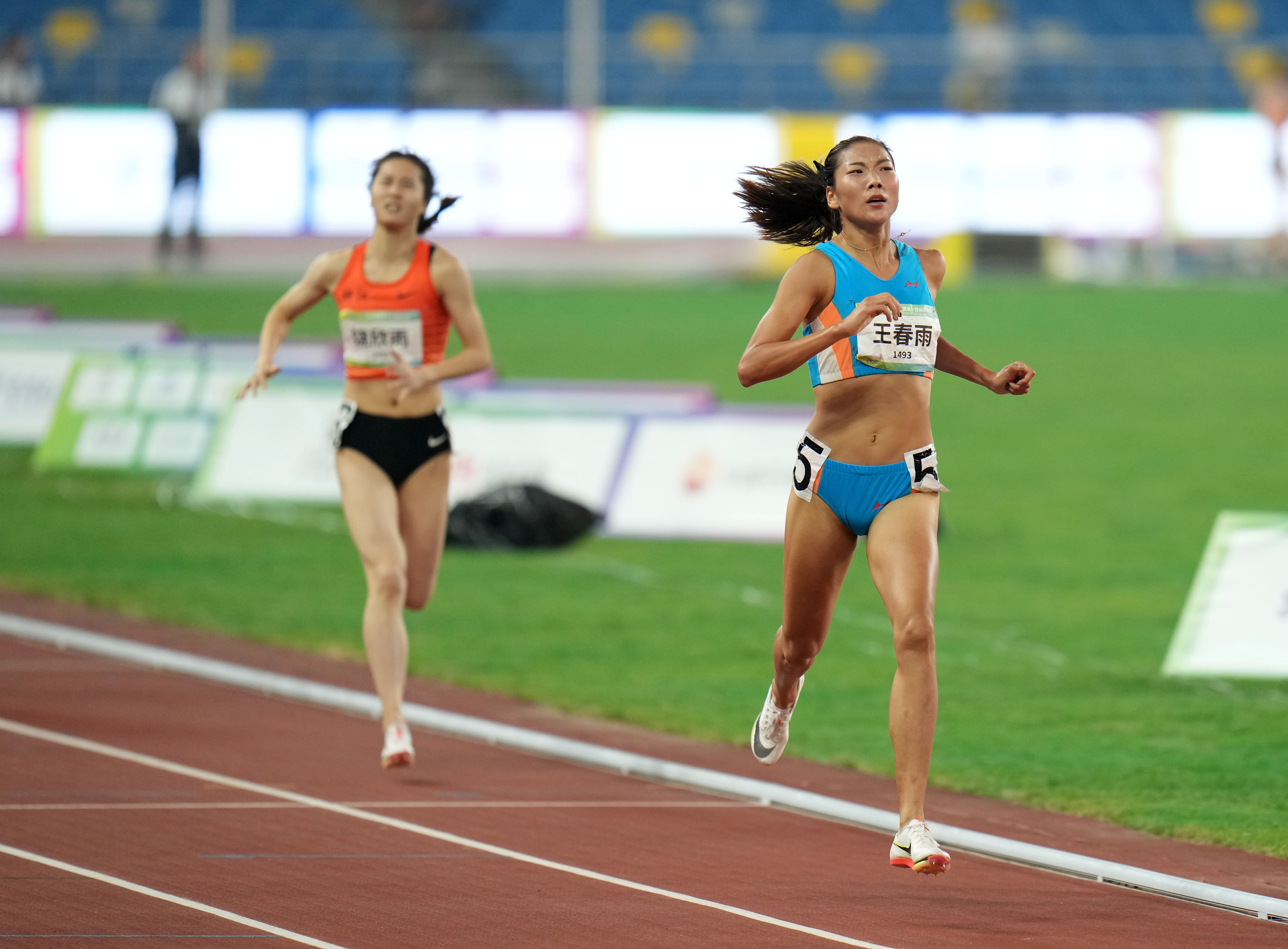 女子800米决赛(田径——女子800米决赛赛况)