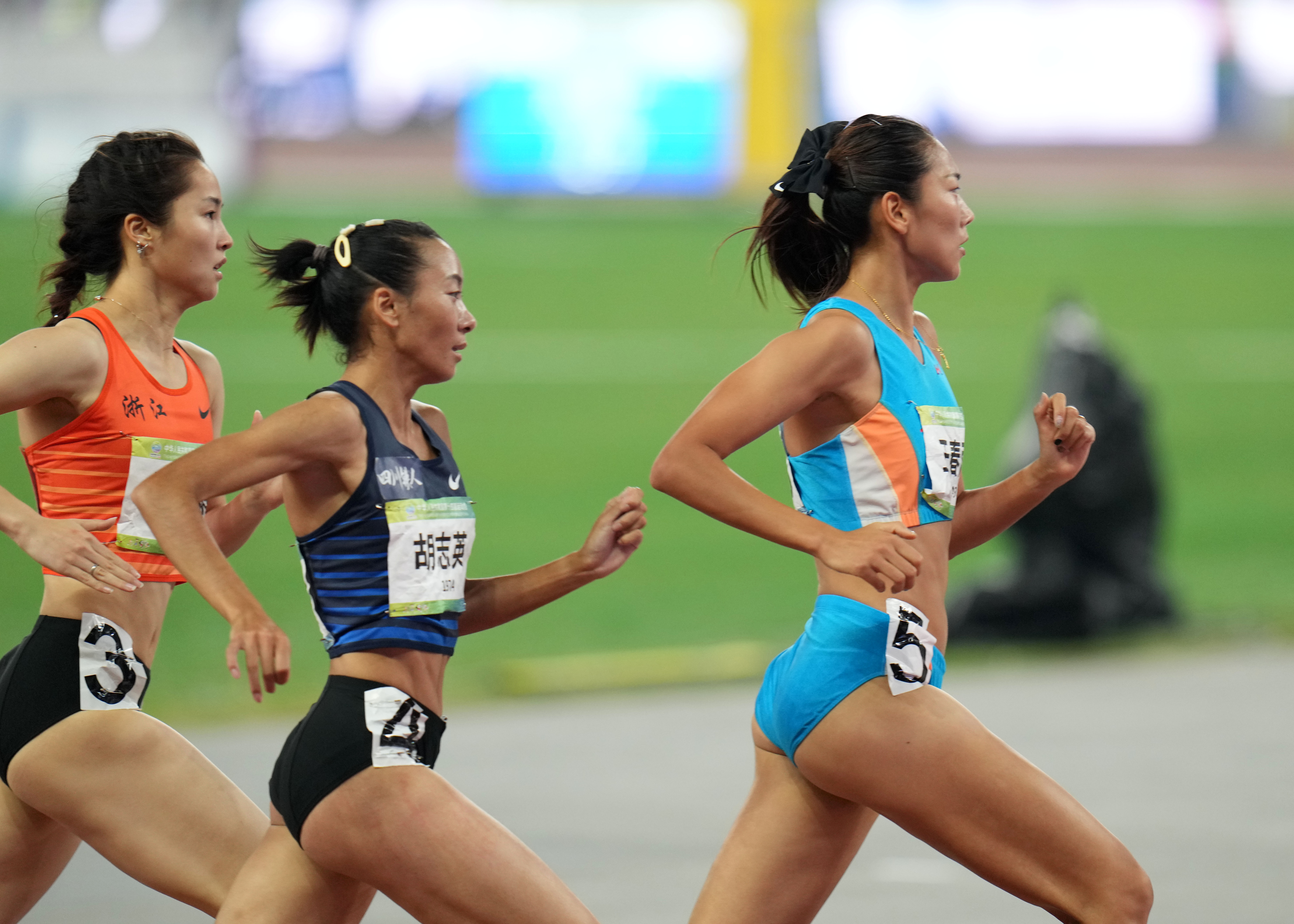 女子800米决赛(田径——女子800米决赛赛况)