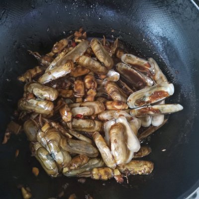 爆炒蛏子的家常做法（好吃到爆表的爆炒蛏子的花式做法）