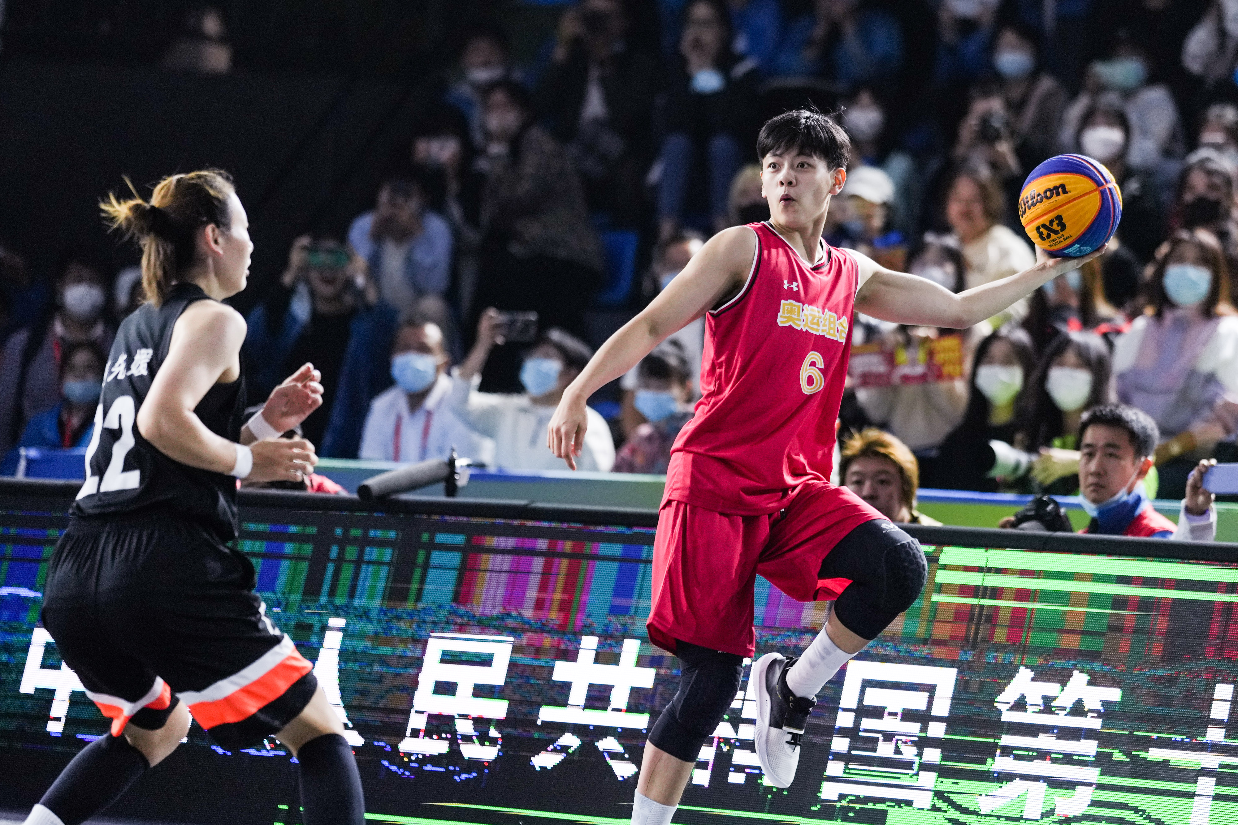 中国的三个篮球开着火花！马布里是杨舒予的粉丝