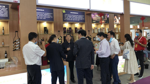 展示推介，合作交流！省酒业转型发展代表团出席首届宁夏国际葡萄酒文化旅游博览会