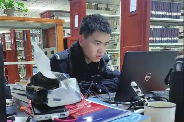 学不会偷懒的他这次却“早退”了，这些人背后的故事让人泪目......