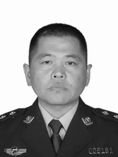 学不会偷懒的他这次却“早退”了，这些人背后的故事让人泪目......