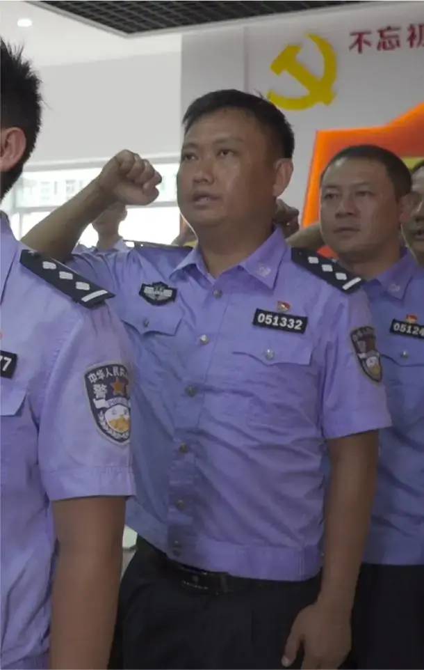 学不会偷懒的他这次却“早退”了，这些人背后的故事让人泪目......