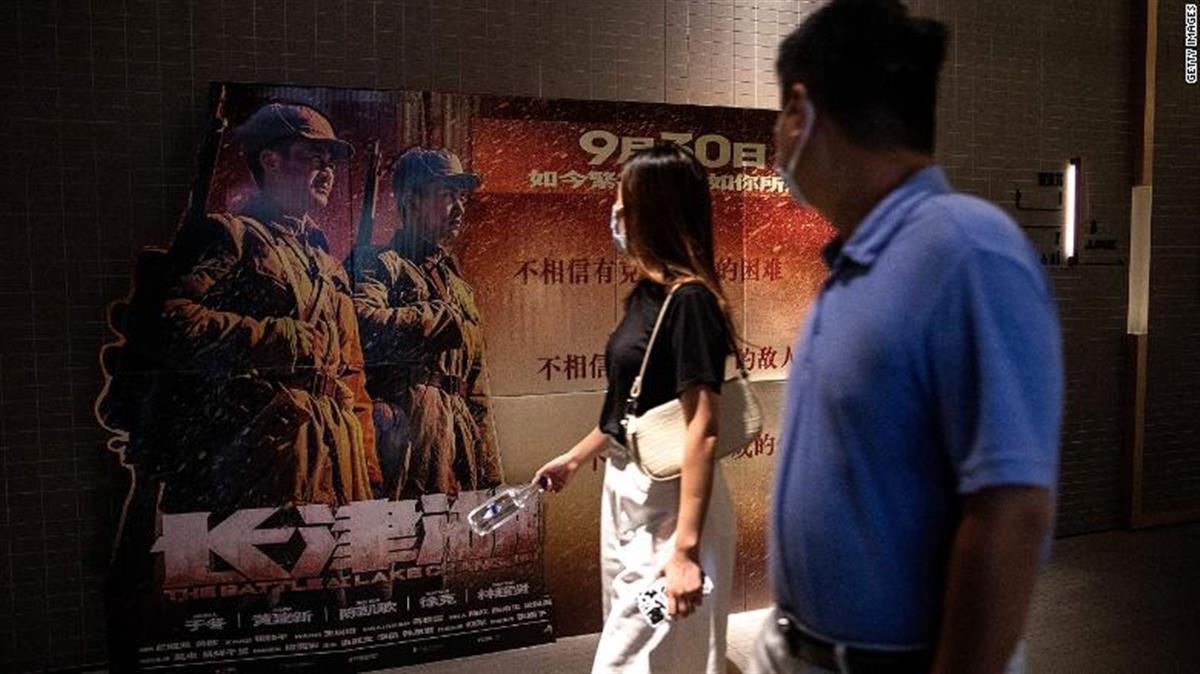 电影《长津湖》火到海外，英媒感叹票房远超007新片