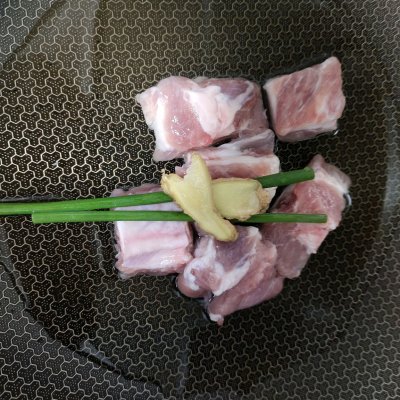 咖喱排骨做法（鲜香下饭的懒人版咖喱土豆排骨焖饭）