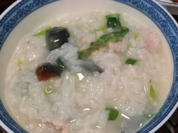 皮蛋瘦肉粥,皮蛋瘦肉粥怎么做簡單又好吃