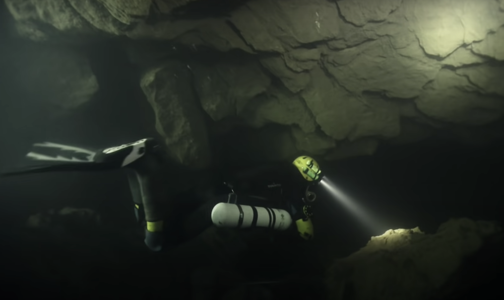 《徒手攀岩》导演新作，重现泰国洞穴救援惊魂