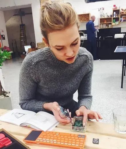 国内当红明星为什么热衷读书深造？