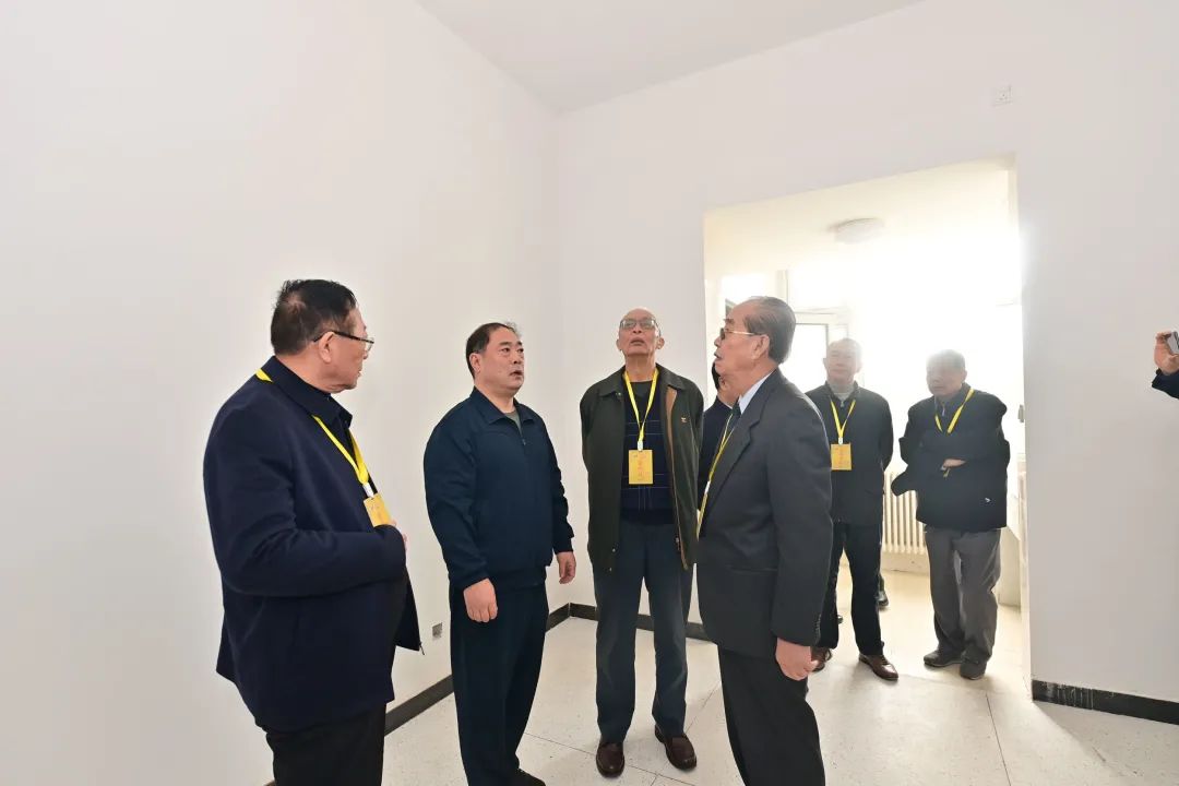 沃土植新绿 起航谱新篇——空军军医大学开展新校区植树活动