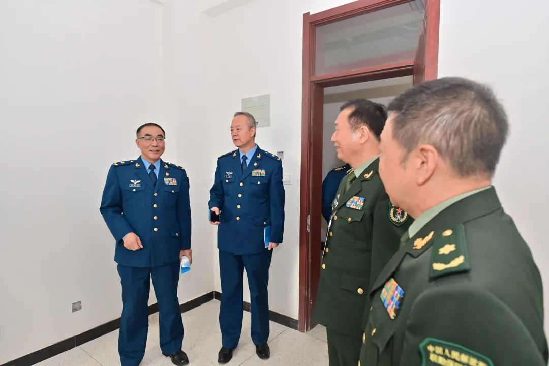 沃土植新绿 起航谱新篇——空军军医大学开展新校区植树活动