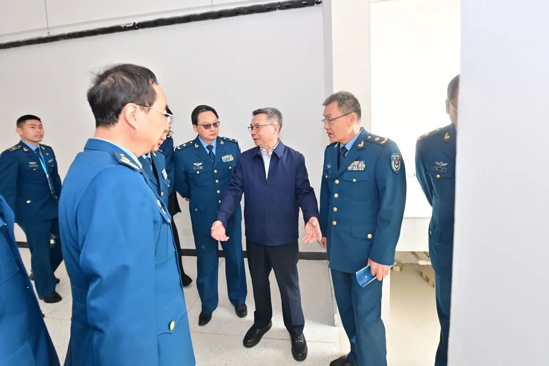 沃土植新绿 起航谱新篇——空军军医大学开展新校区植树活动