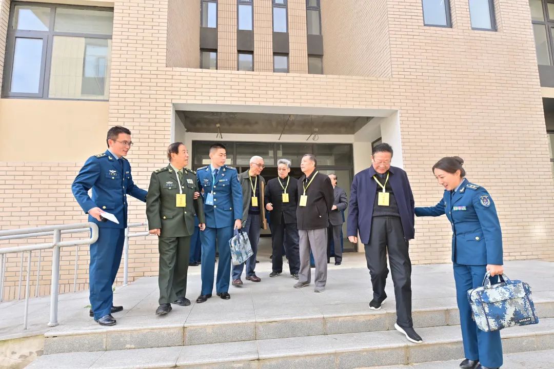沃土植新绿 起航谱新篇——空军军医大学开展新校区植树活动