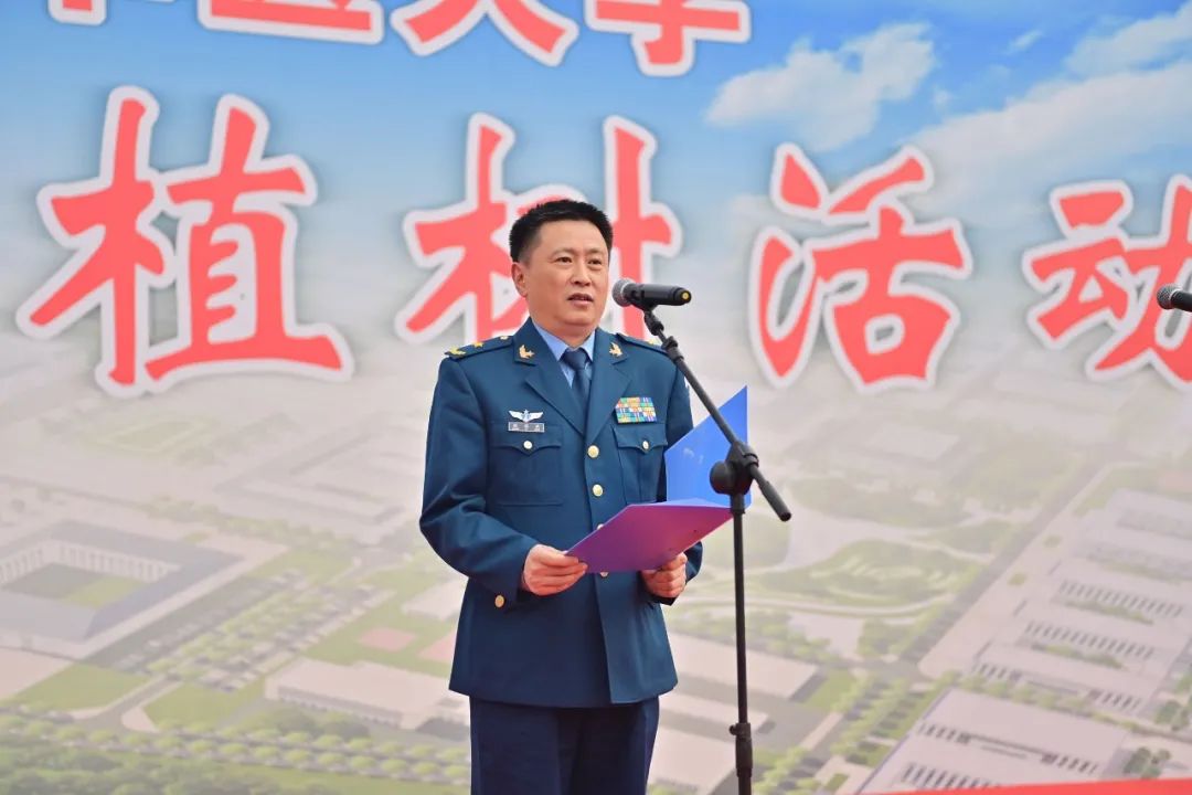 沃土植新绿 起航谱新篇——空军军医大学开展新校区植树活动