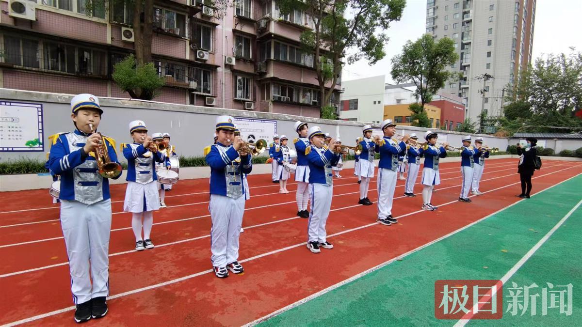 武汉市江汉区邬家墩小学学生鼓号队演奏国歌(图3)