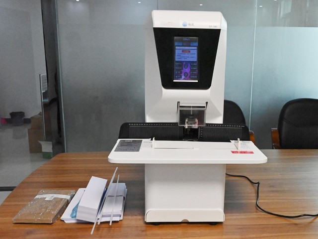 费时费力还不准 财务必备歌派GP580全自动装订机