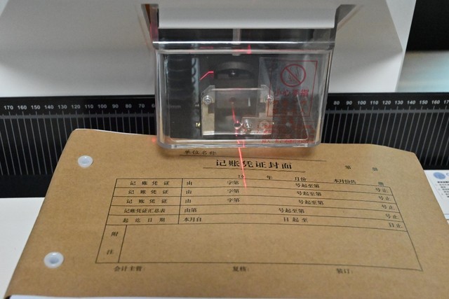 费时费力还不准 财务必备歌派GP580全自动装订机